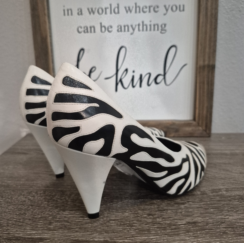New Celine Zebra Pump Shoes Size.5.5 EU, 6 US, Authentic - Picture 4 of 9